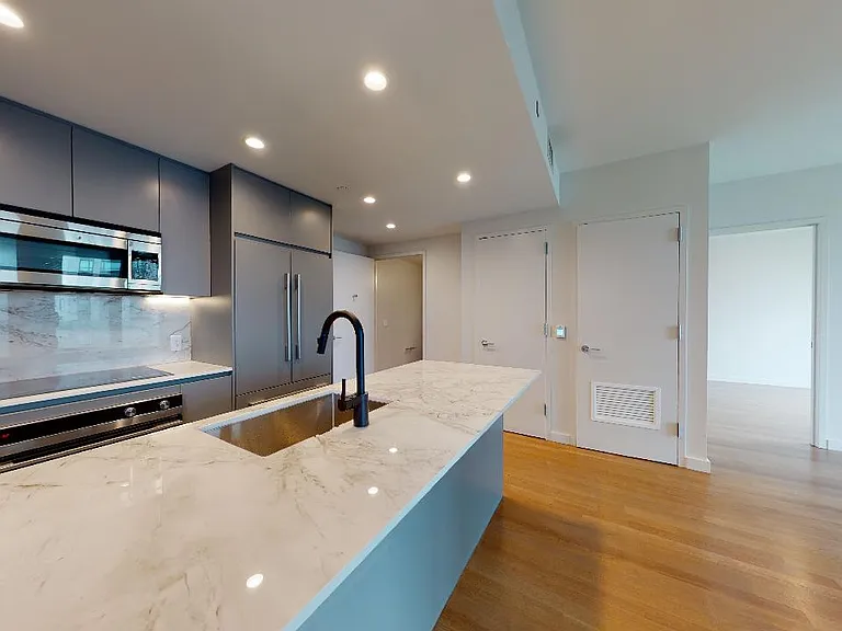 515 E 86th St #2105 — Photo 8