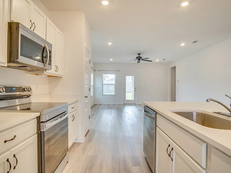 6625 Sun Tree Cir — Photo 12