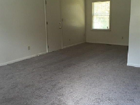 5th image of 220 Bentley Dr