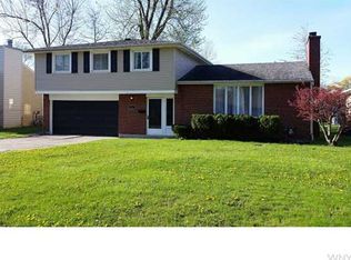 90 Red Oak Dr, Williamsville, NY 14221