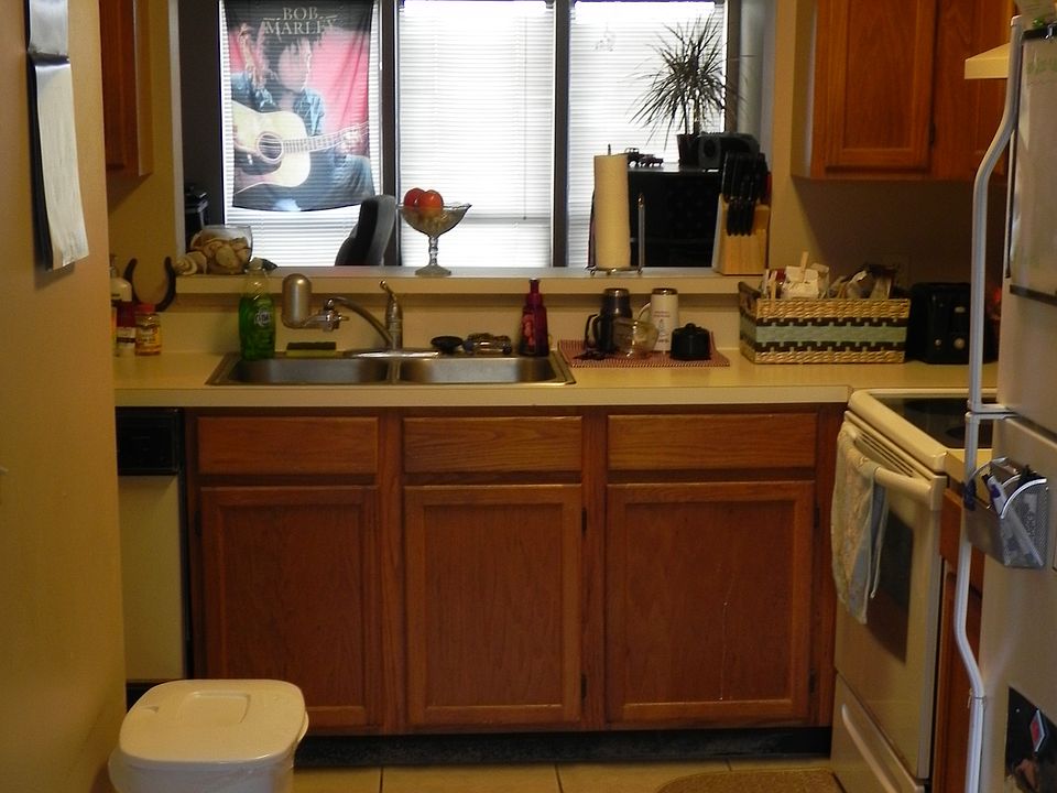 Kitchen with Bar