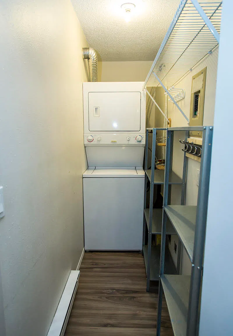 1810 Summit Dr — Photo 4