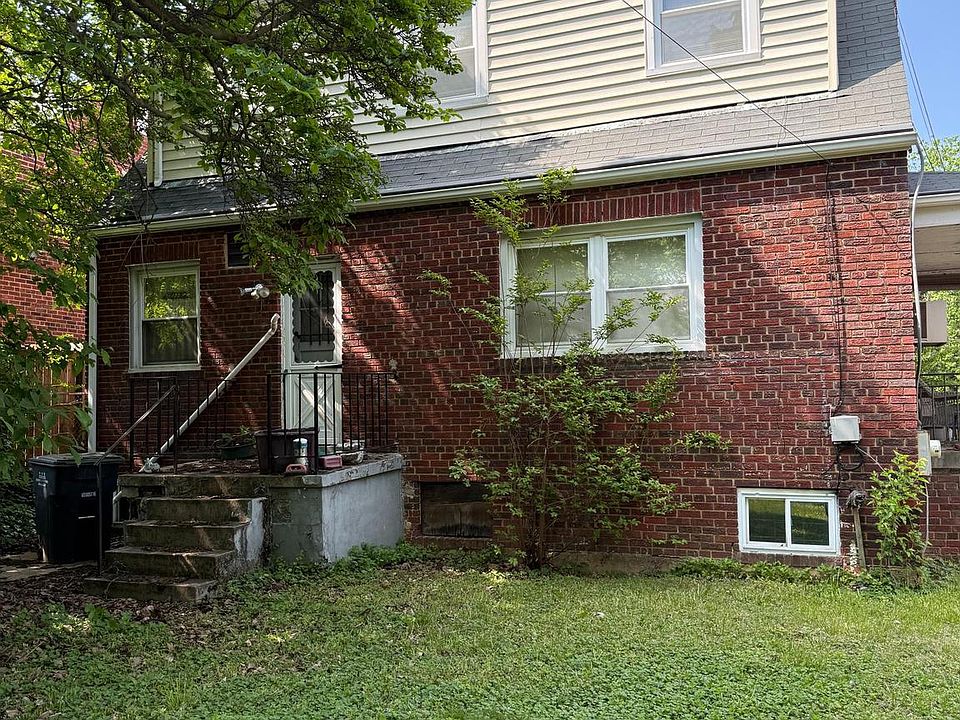 2nd image of 1315 Hamlin St NE