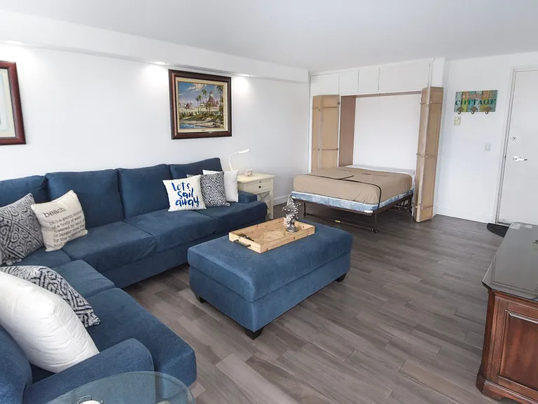 1710 Avenida Del Mundo #105 — Photo 4