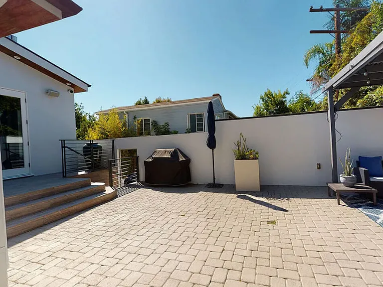 10331 La Grange Ave — Photo 16