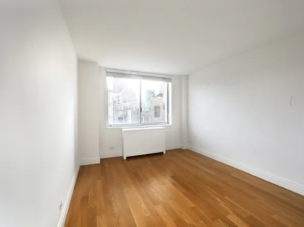 424 West End Avenue image 1 of 15