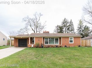31493 Elmwood St, Garden City, MI 48135