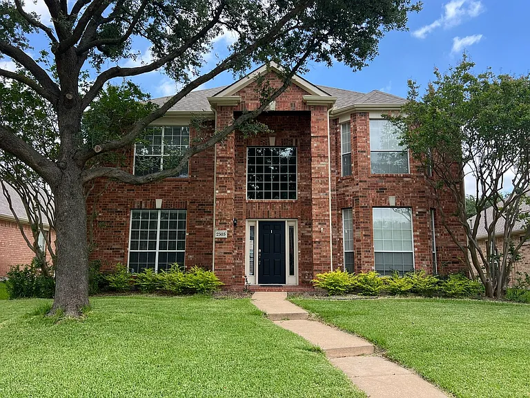 2505 Hunters Run Dr — Photo 1