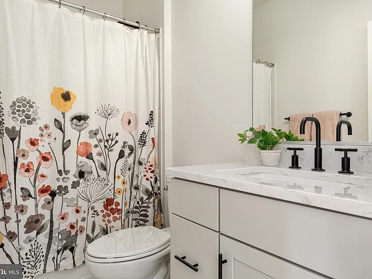 6746 Upland Manor Dr — Photo 37