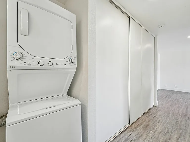 2x1 In-Unit Laundry SRA