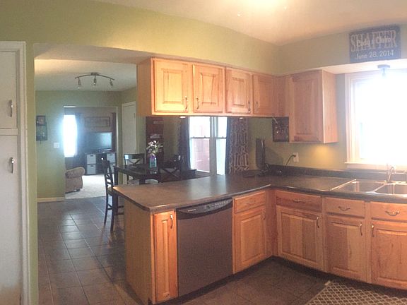 Kitchen (appliances stay)