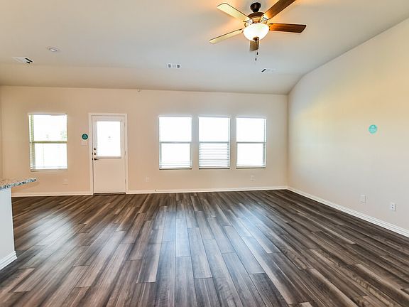 4th image of 233 Irvin Dr