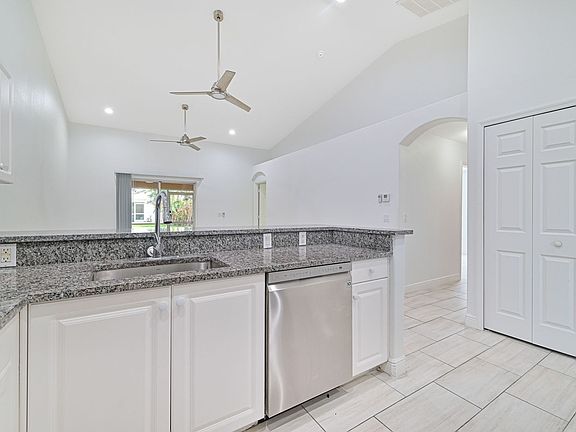 4th image of 1226 SE 6th St