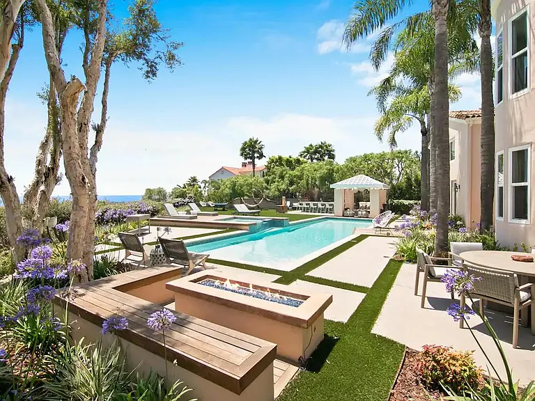 Discover the gems of the neighborhood.