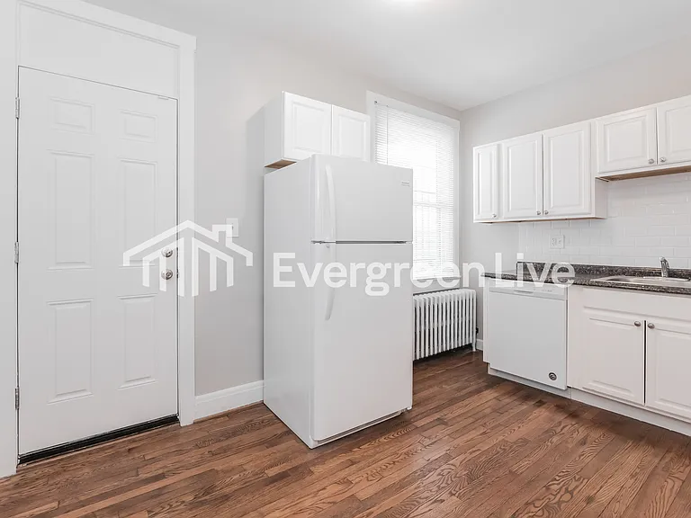 2734 E Biddle St — Photo 7