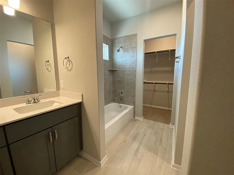 11704 Murano Dr — Photo 16