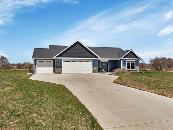 651 W River Dr, New London, MN 56273