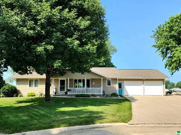 7 18th Street Cir SE, Sioux Center, IA 51250
