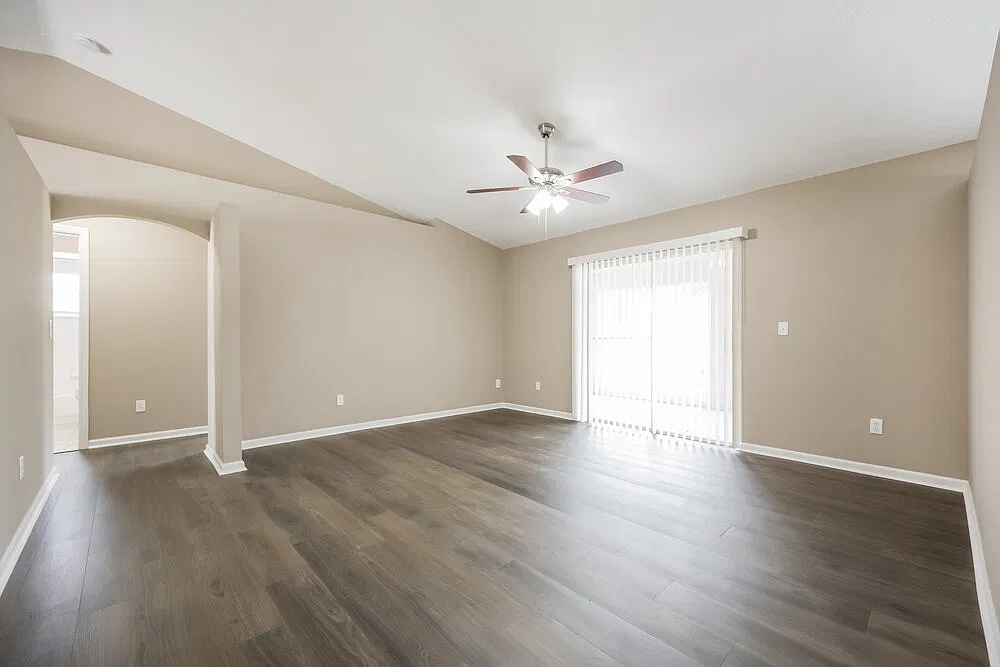3 bed, 2.0 bath, 1720 sqft, $2,005 — Photo 3