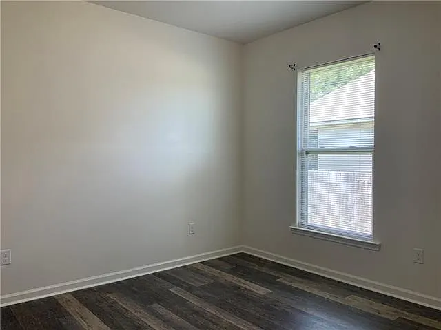 11112 Regency Ave — Photo 12