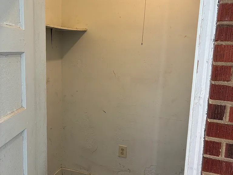 4004 Winfield Dr — Photo 3