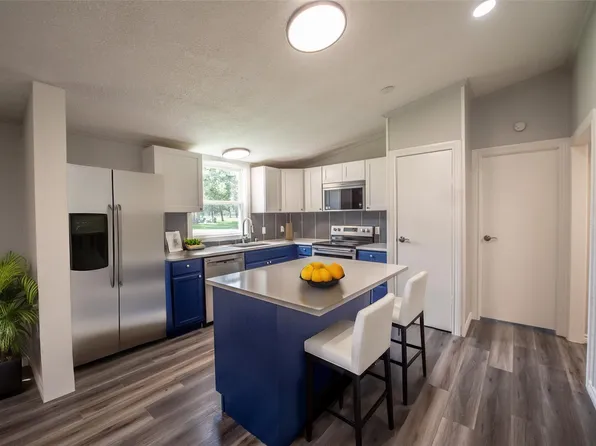 215 Shady Oaks Ln, Somerville, TX 77879