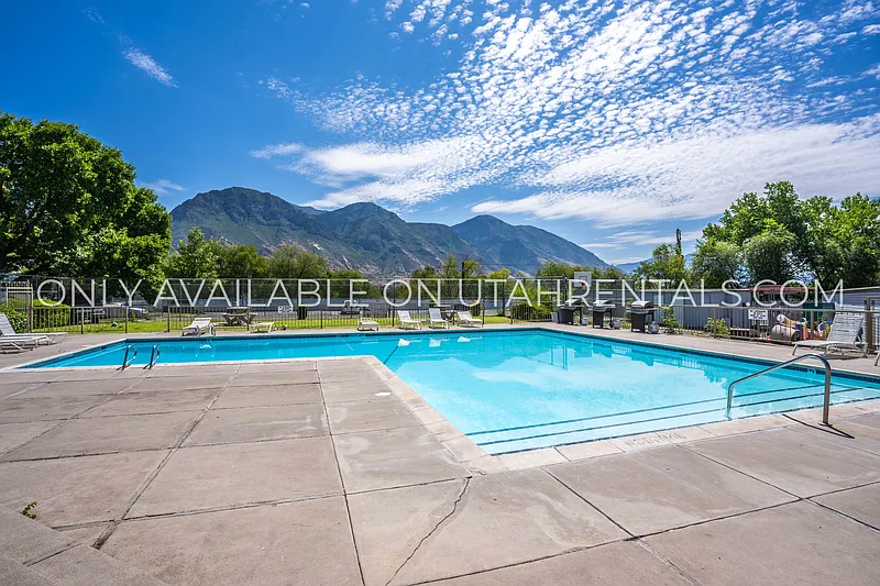 3 bed, 1.5 bath, 1120 sqft, $1,550 — Photo 2