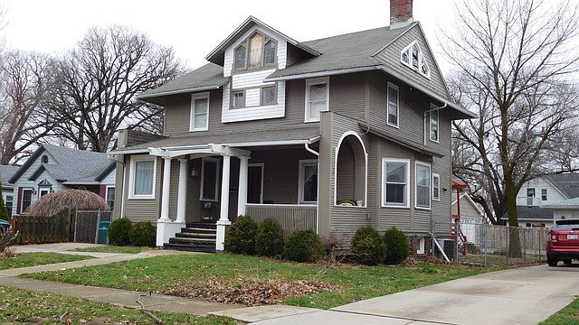 1st image of 216 W Washington St