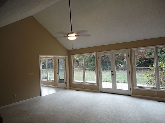 3rd image of 100 Glenclairn Ct