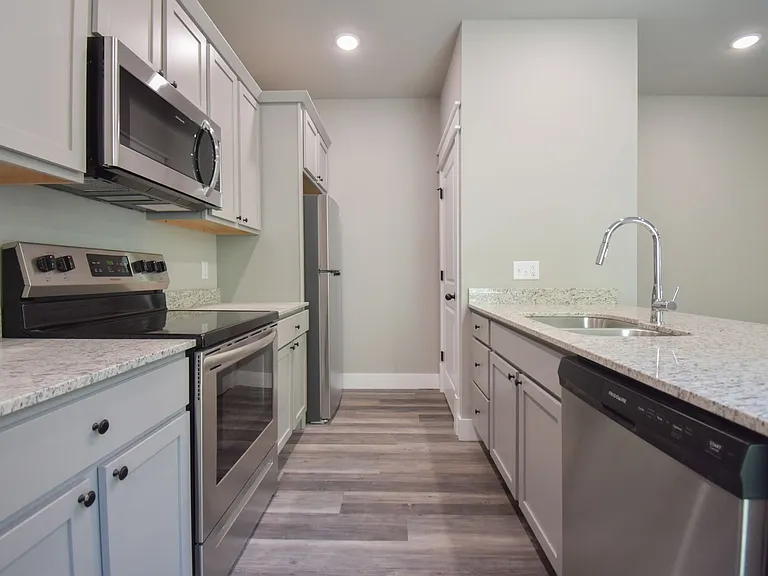 772 S Locust Ave — Photo 22