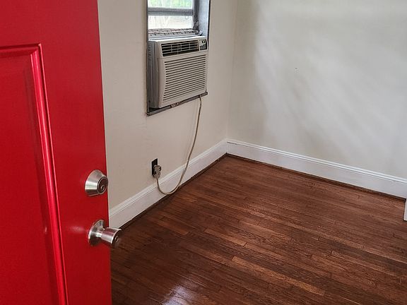 3rd image of 1604 Howell St