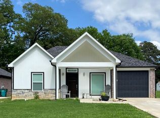 188 Pinewood Dr, Carthage, TX 75633