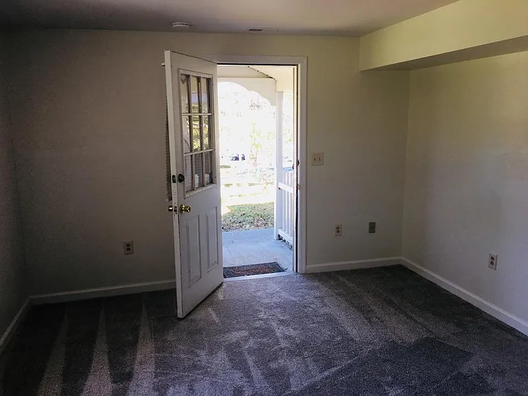 300 Bolling St #E — Photo 3