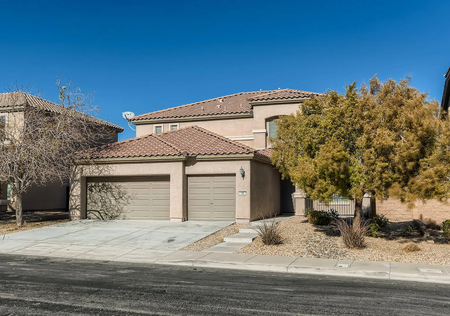 Popular Crestway Trails Home in Henderson — Photo 2