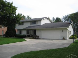 250 Canterbury Dr, Saginaw, MI
