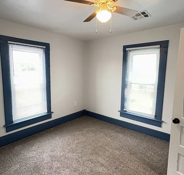 802 W Oak Ave — Photo 9