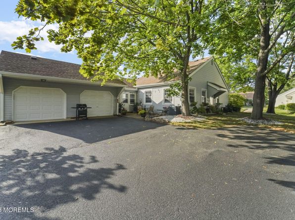 32A Plaza De Las Lobos, Freehold, NJ 07728