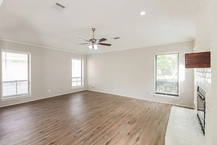 1918 Briarturn Dr — Photo 4
