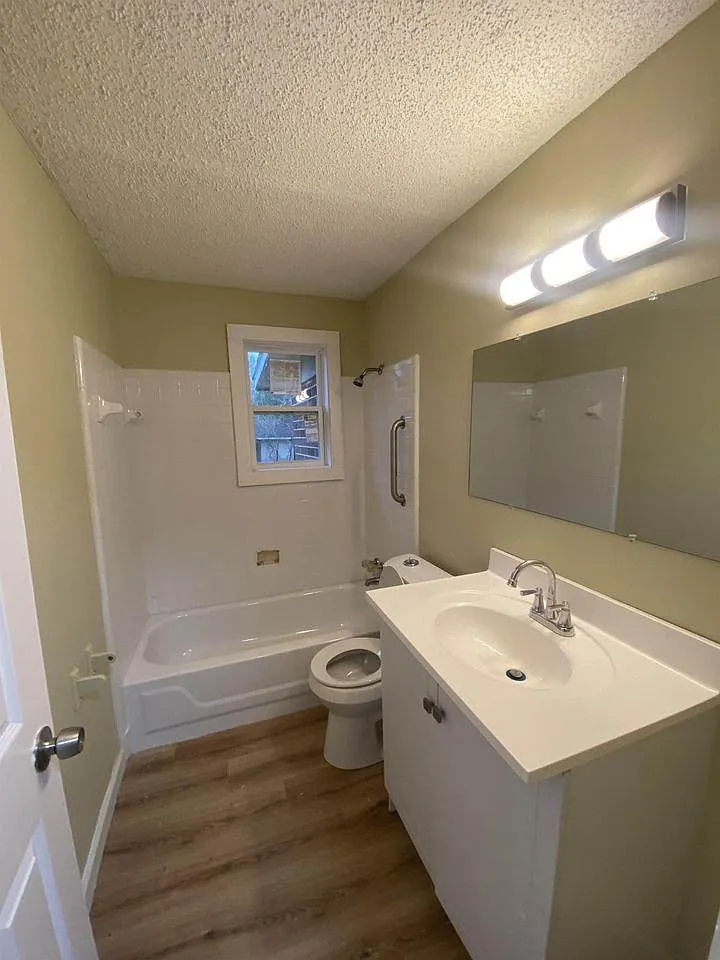 2 bed, 726 sqft, $700 — Photo 3