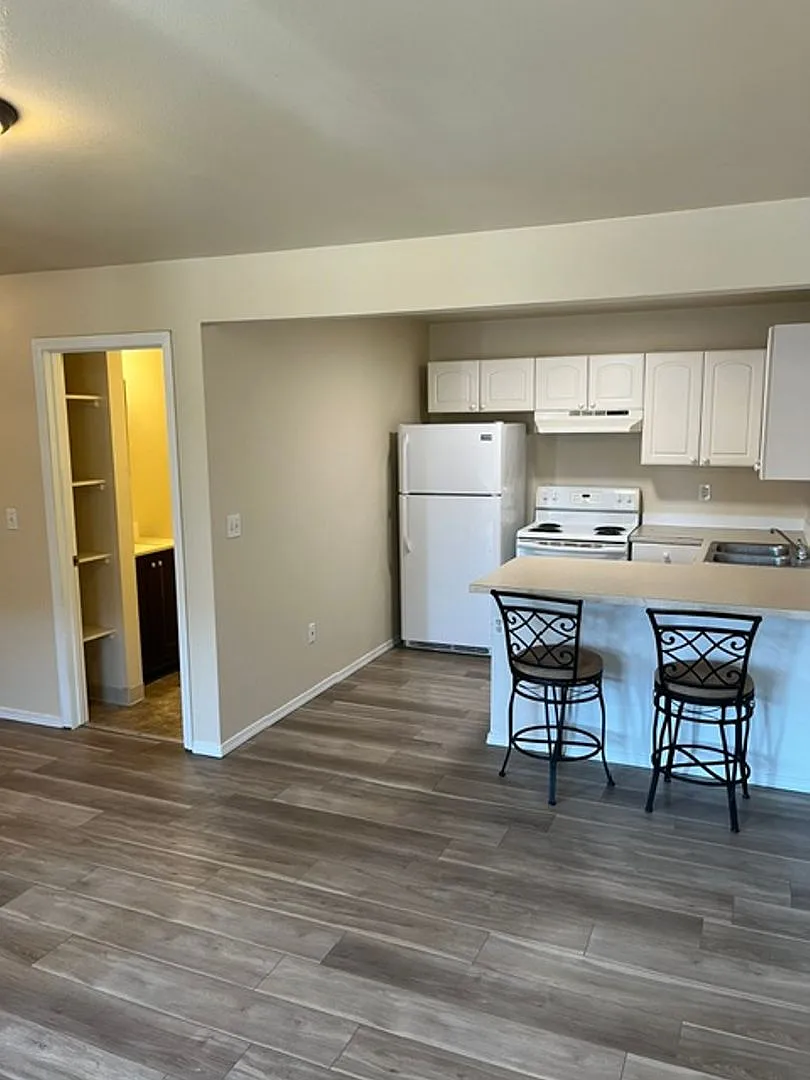 231 Oregon Way — Photo 1
