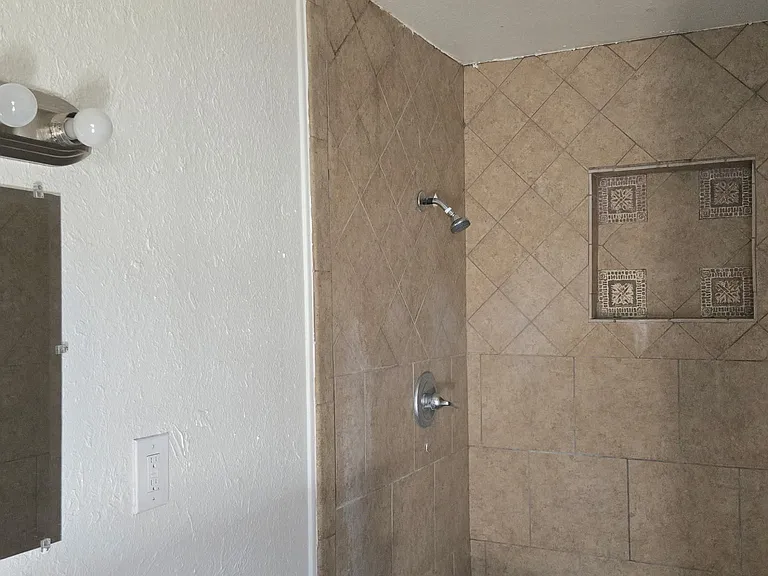 27540 Church Ave #B — Photo 11
