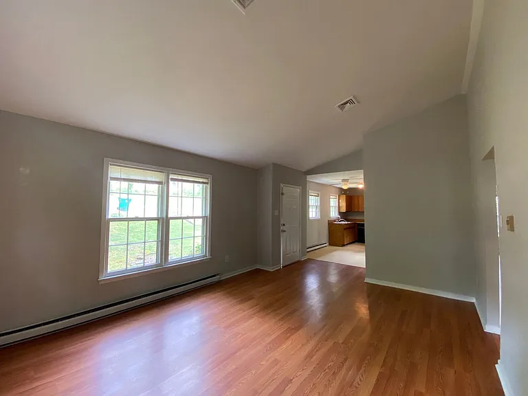 7505 Hawthorne Ave — Photo 5