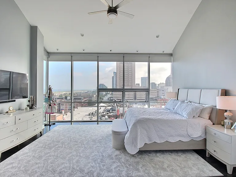 701 W Lakeside Ave #Penthouse 1301 — Photo 13