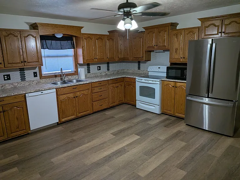 207 Walnut St — Photo 10