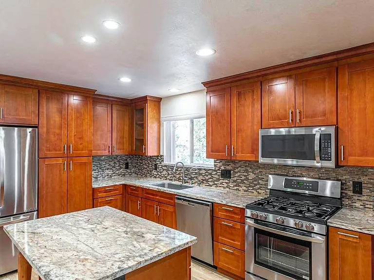 1402 Floyd Ave — Photo 10