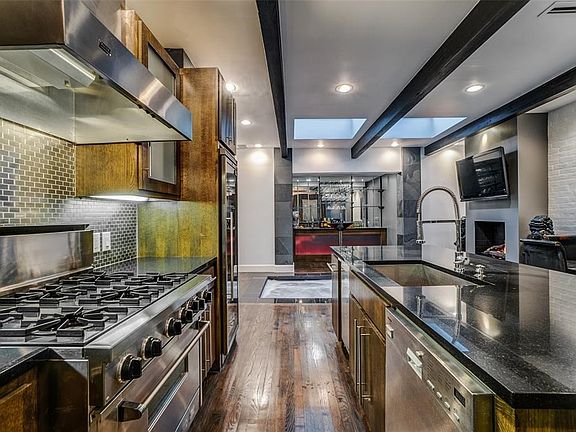 3rd image of 4010 Buena Vista St