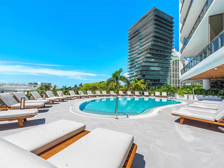 2655 S Bayshore Dr #1906 — Photo 37