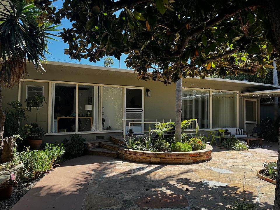 Front of guest house upon entering courtyard