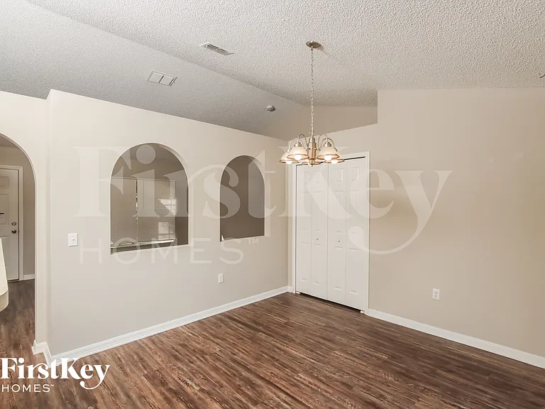 1198 Venus St SE — Photo 5