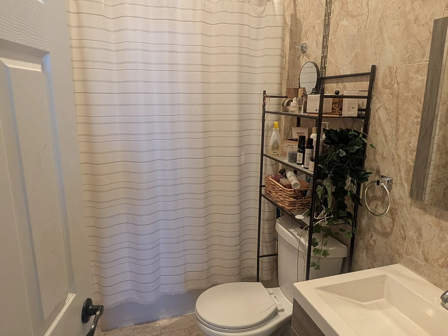 2 bed, 900 sqft, $2,200 — Photo 2
